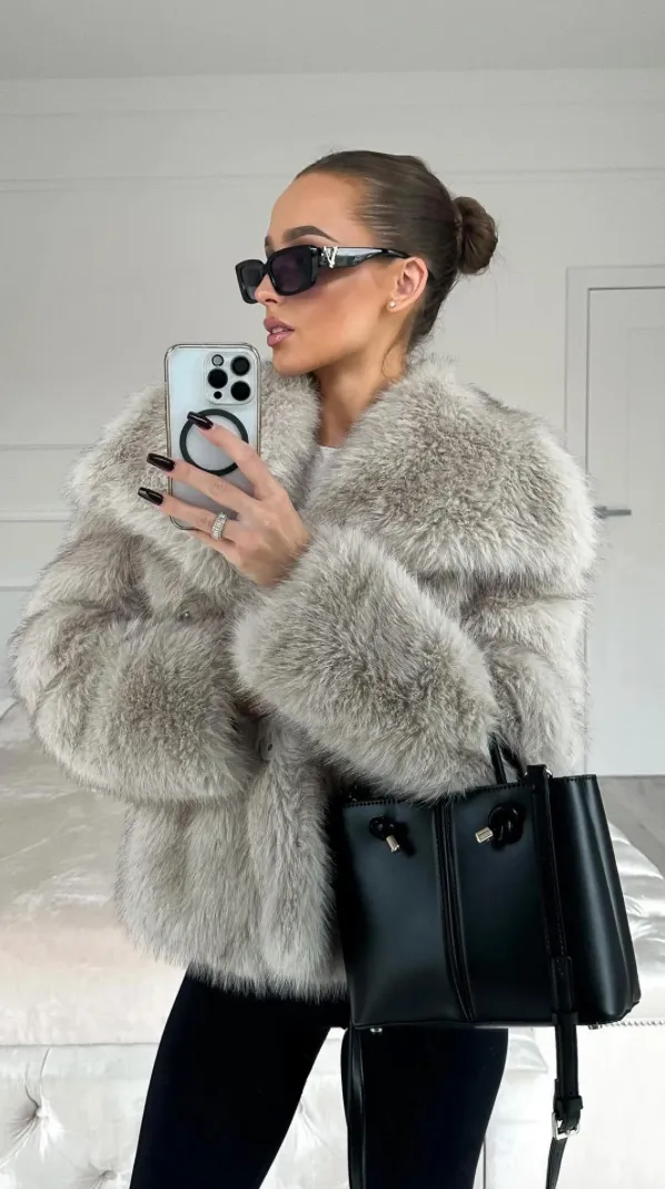 Mary | Luxurious Faux Fur Coat