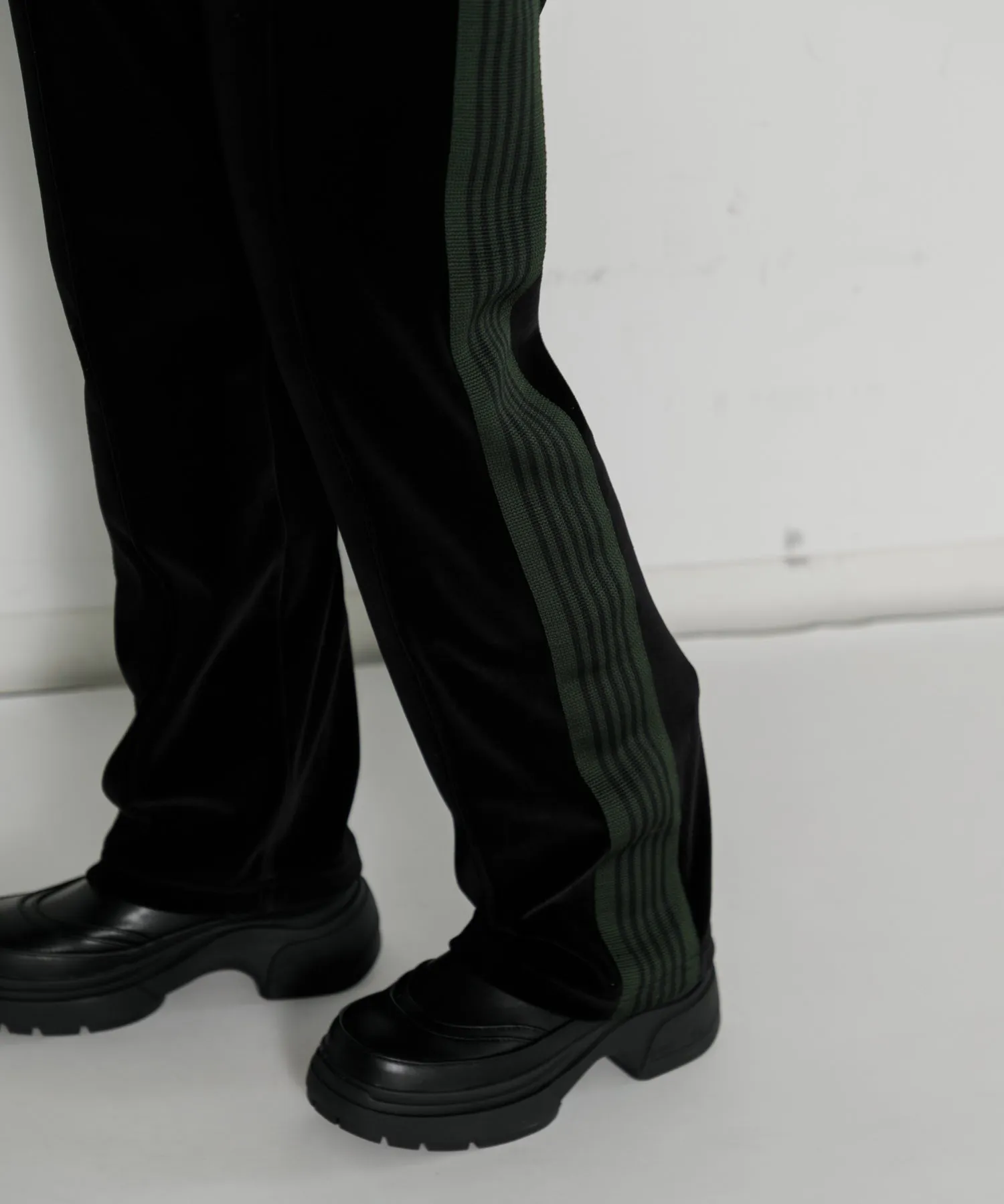 【MEN , WOMEN】NEEDLES Narrow Track Pant - C/Pe Velour