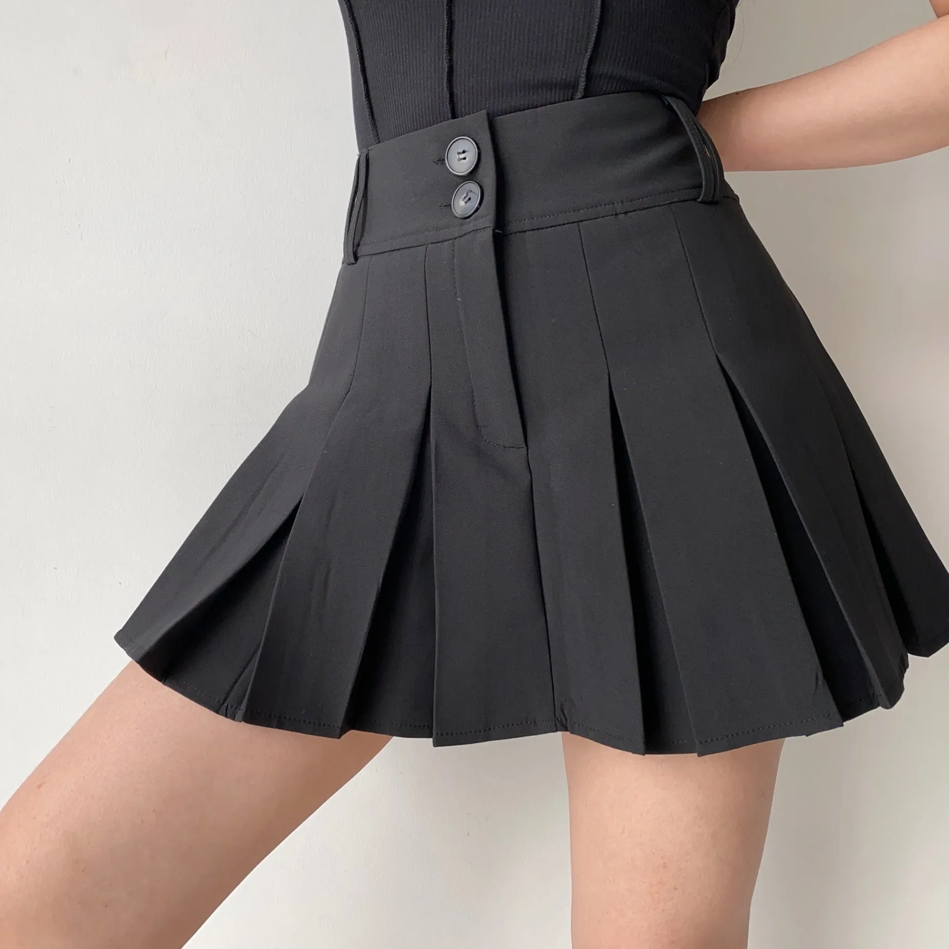 Wenkouban - Campus Drama Button Pleated Skirt